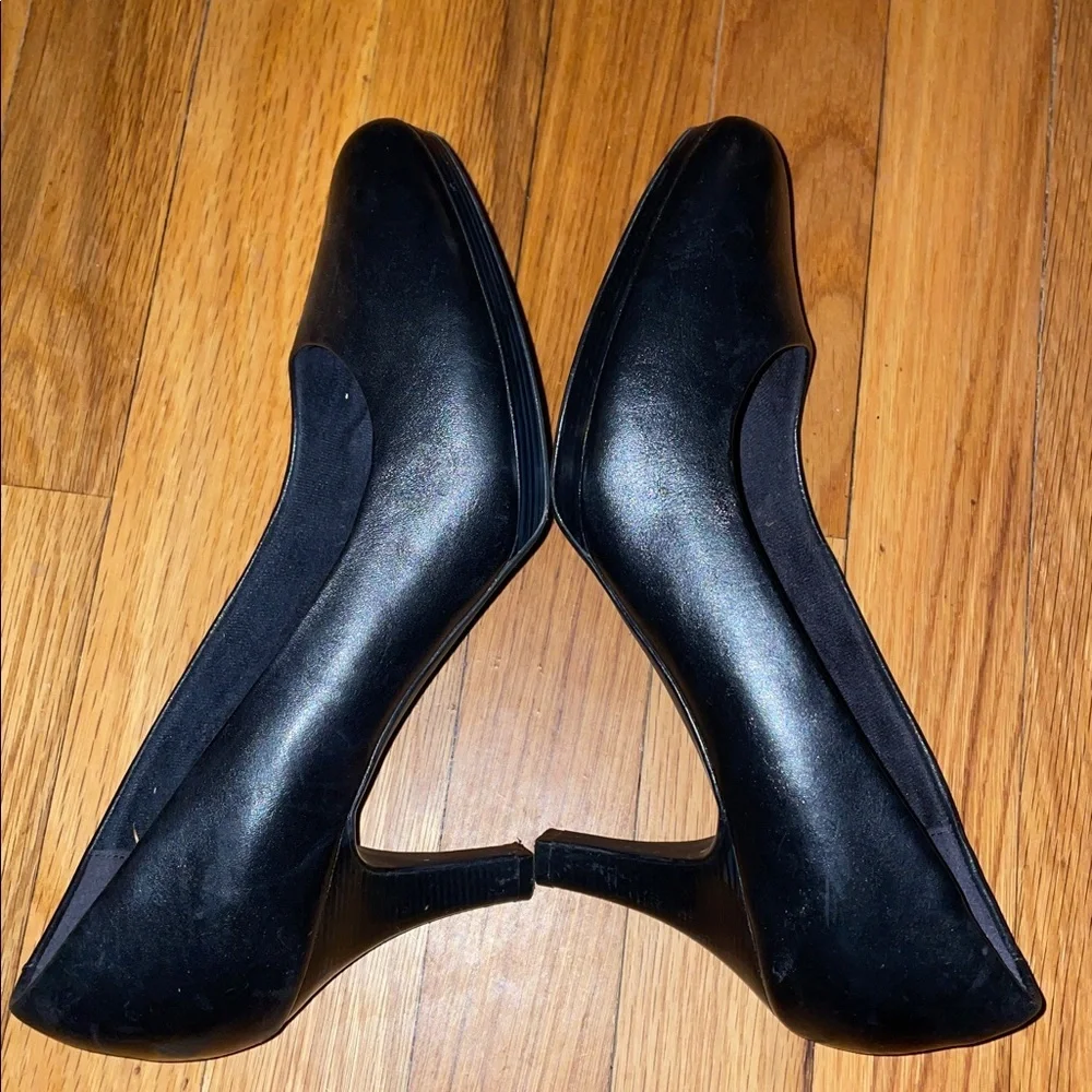 Clark’s Active Air Artisan Black Leather Women's Heels/Pumps. Size 9 Wide.